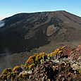 Vue du cône sommital depuis le Piton de Partage